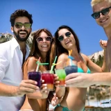 Đi nhóm bạn khá tiện và dễ theo