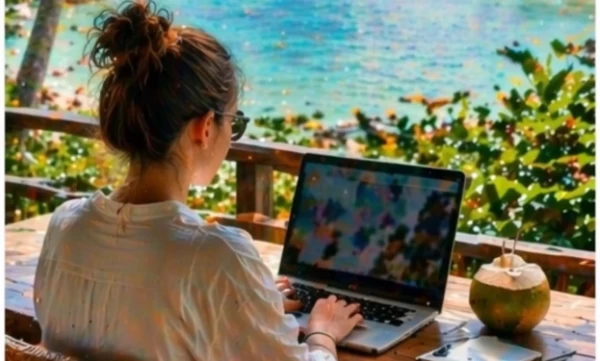 Workation Là Gì? Xu Hướng Du Lịch Kết Hợp Làm Việc