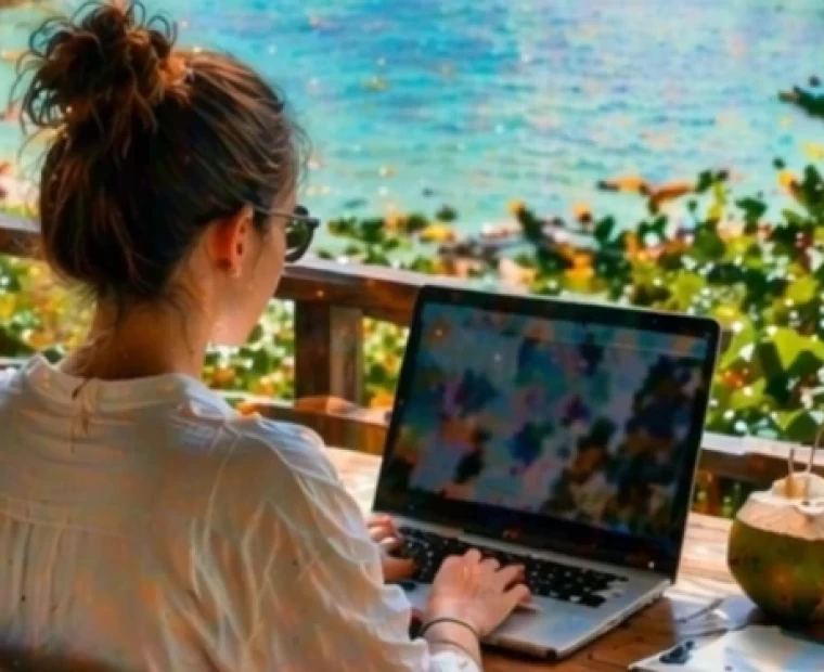 Workation Là Gì? Xu Hướng Du Lịch Kết Hợp Làm Việc